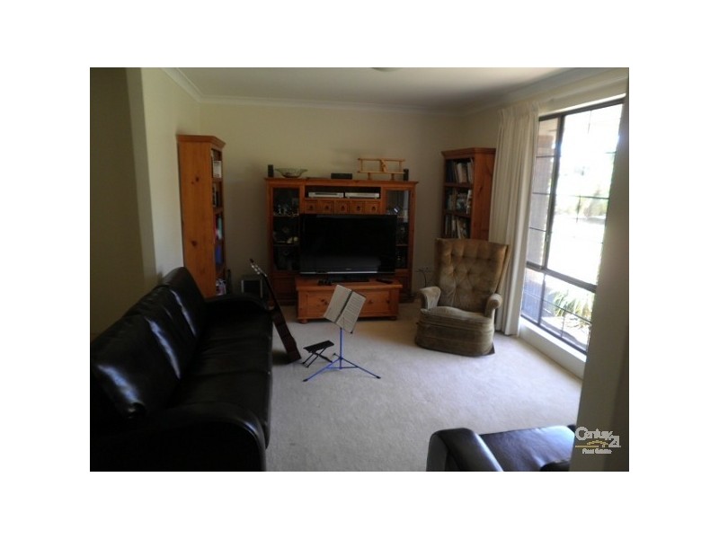 8 Sundew Place, Thornlie WA 6108