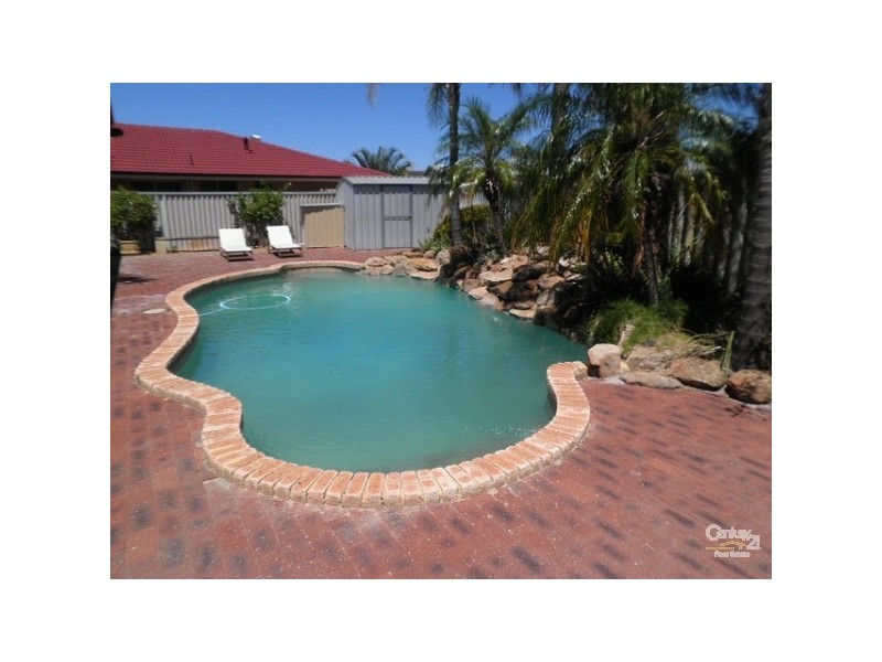 8 Sundew Place, Thornlie WA 6108