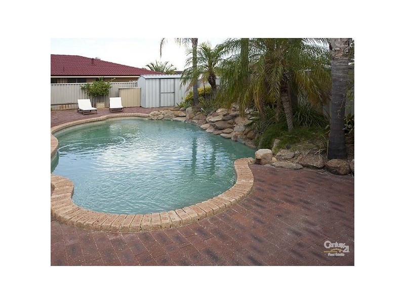 8 Sundew Place, Thornlie WA 6108