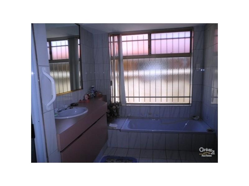 52 Ovens Road, Thornlie WA 6108