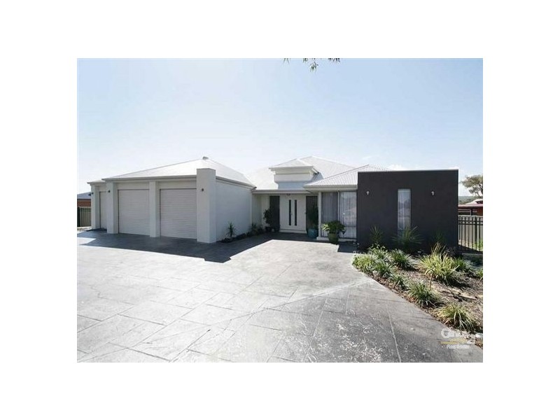 18 Coulterhand Circle, Byford WA 6122