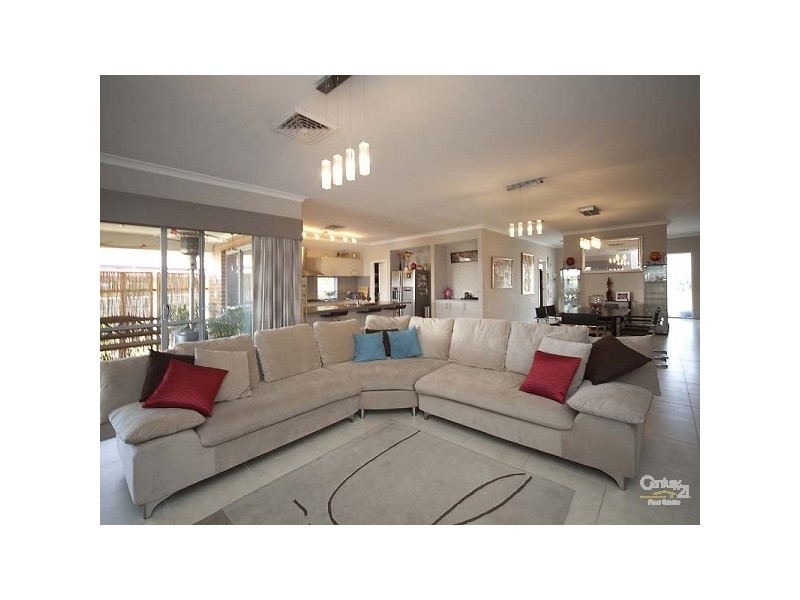 18 Coulterhand Circle, Byford WA 6122