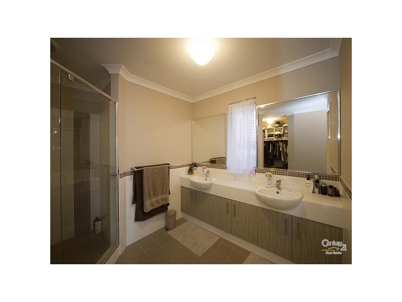 18 Coulterhand Circle, Byford WA 6122
