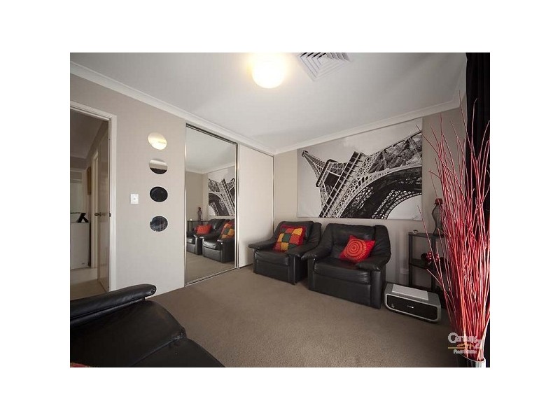 18 Coulterhand Circle, Byford WA 6122
