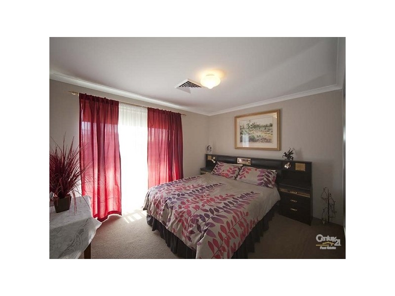 18 Coulterhand Circle, Byford WA 6122