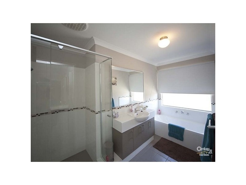 18 Coulterhand Circle, Byford WA 6122