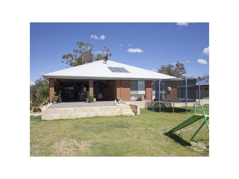 18 Coulterhand Circle, Byford WA 6122