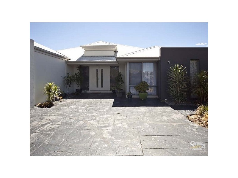 18 Coulterhand Circle, Byford WA 6122