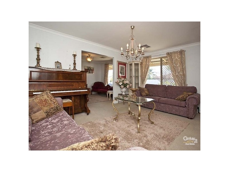 39 Mistletoe Drive, Huntingdale WA 6110