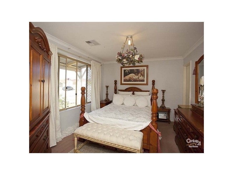 39 Mistletoe Drive, Huntingdale WA 6110