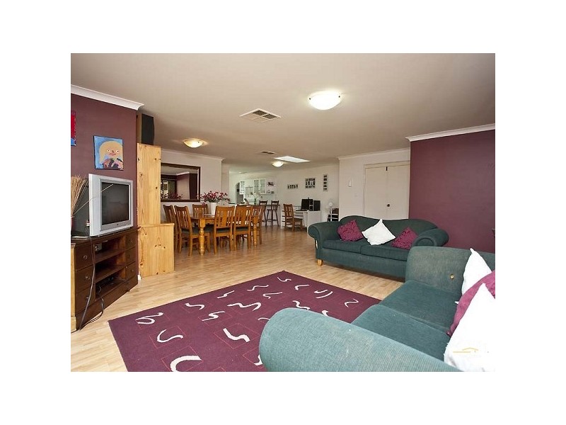 90 Regency Drive, Thornlie WA 6108