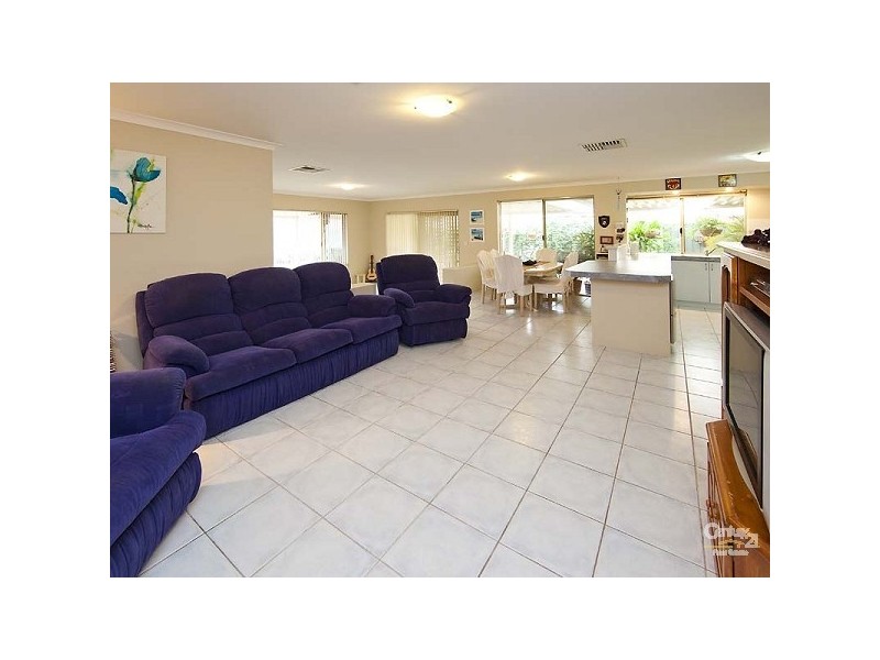 4 Cardiff Loop, Huntingdale WA 6110