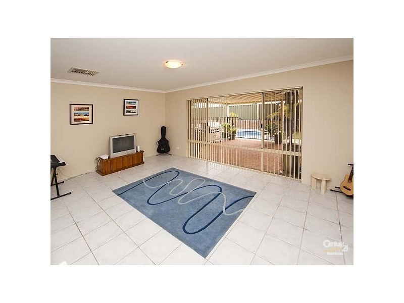 4 Cardiff Loop, Huntingdale WA 6110