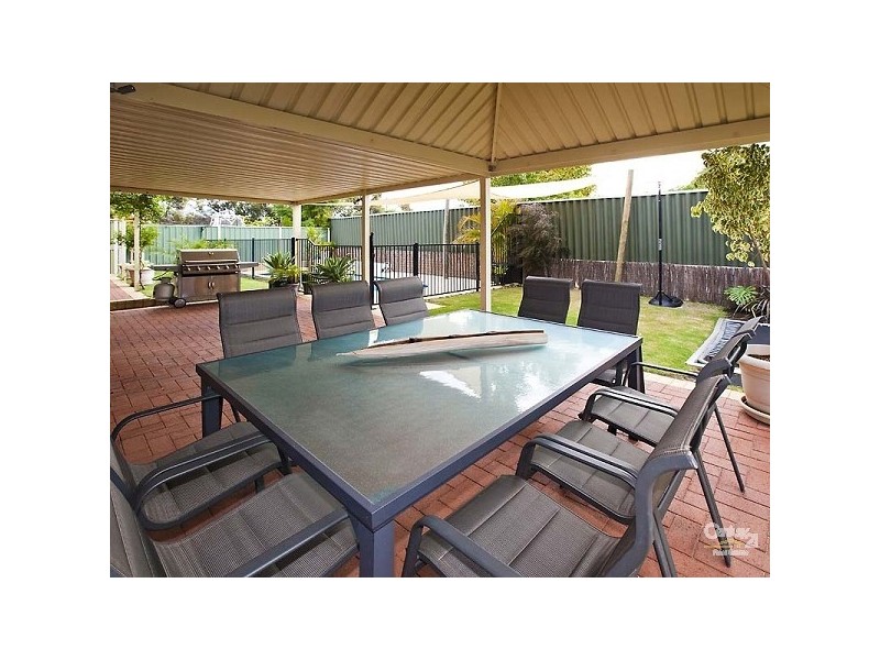 4 Cardiff Loop, Huntingdale WA 6110