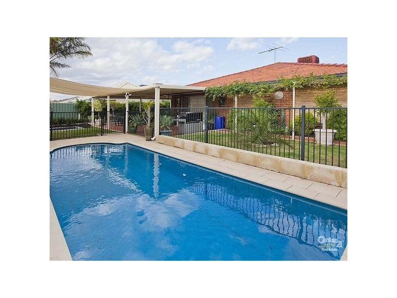 4 Cardiff Loop, Huntingdale WA 6110