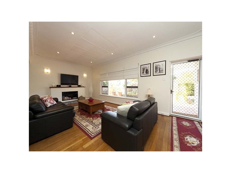 59 Redwood Crescent, Melville WA 6156