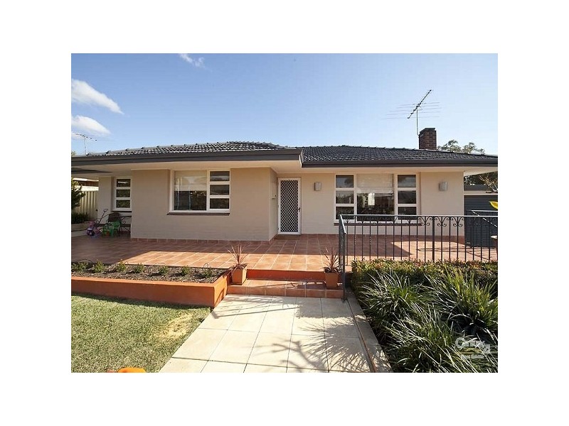 59 Redwood Crescent, Melville WA 6156