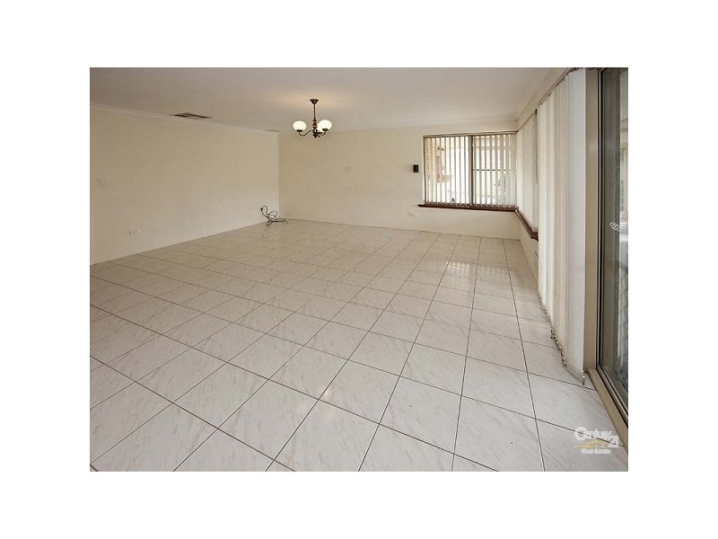 15 Pimelia Grove, Thornlie WA 6108