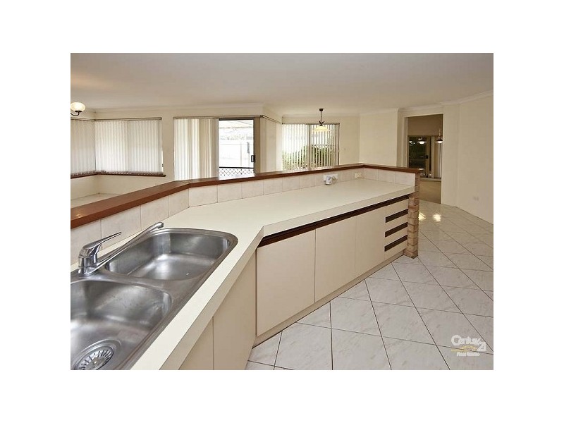 15 Pimelia Grove, Thornlie WA 6108