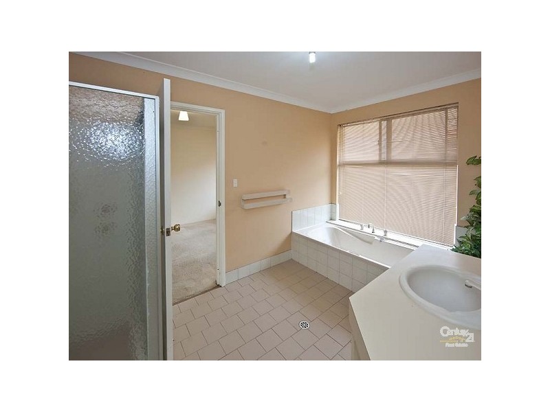 15 Pimelia Grove, Thornlie WA 6108