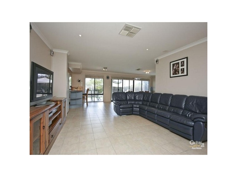 101 Luyer Avenue, Beckenham WA 6107