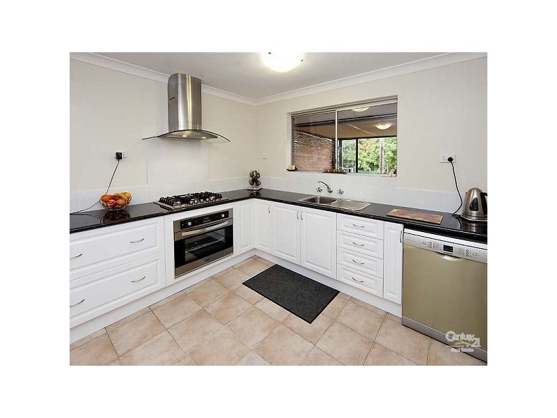 9 Newborough Place, Huntingdale WA 6110