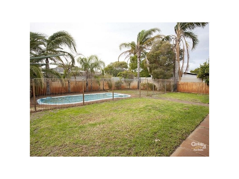 8 Selsdon Road, Camillo WA 6111