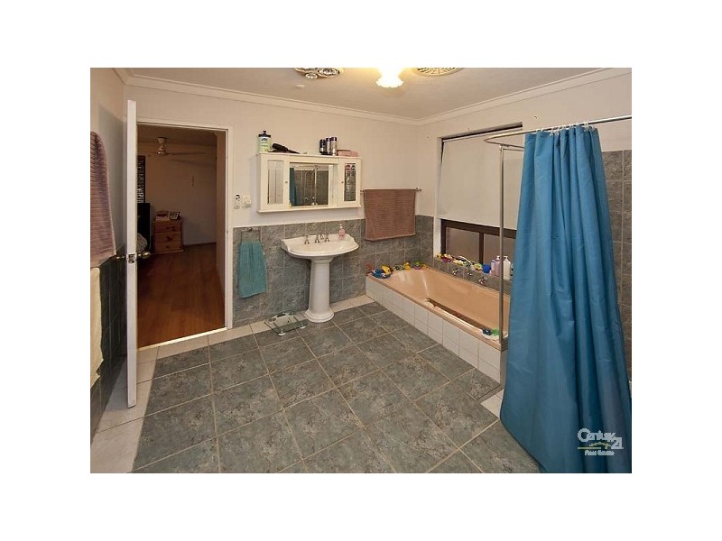 8 Selsdon Road, Camillo WA 6111