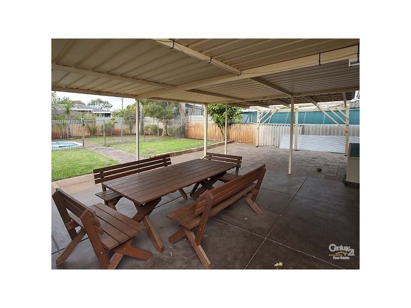 8 Selsdon Road, Camillo WA 6111