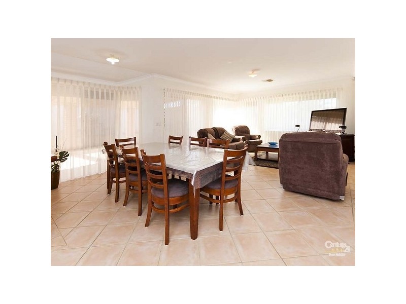 8 Moresby Close, Bibra Lake WA 6163