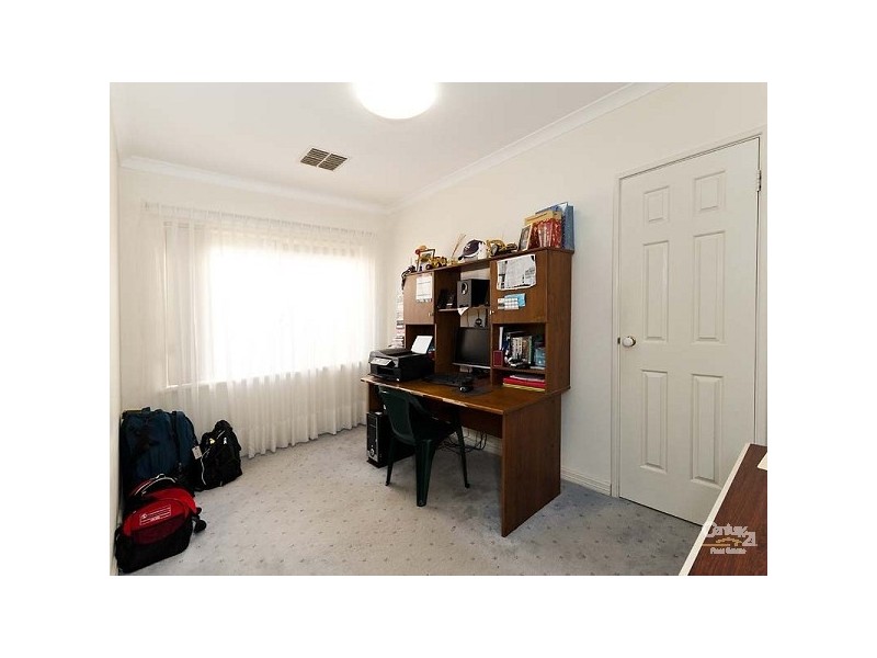 8 Moresby Close, Bibra Lake WA 6163