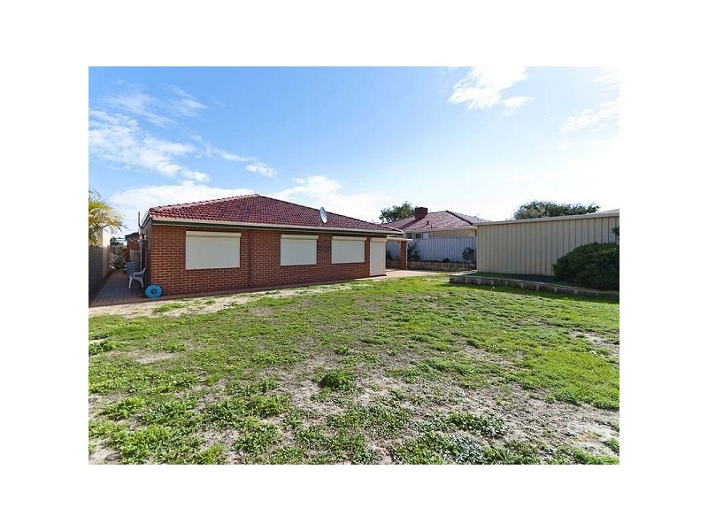 8 Moresby Close, Bibra Lake WA 6163