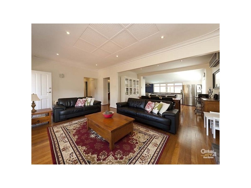 59 Redwood Crescent, Melville WA 6156