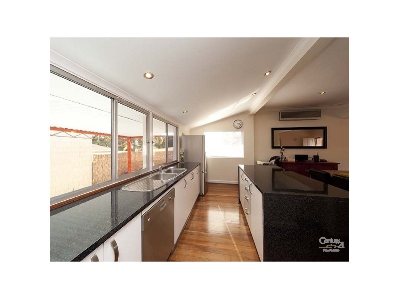 59 Redwood Crescent, Melville WA 6156