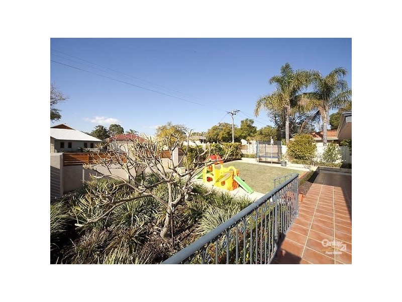 59 Redwood Crescent, Melville WA 6156