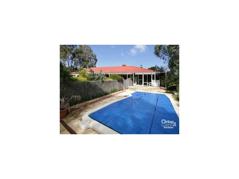 16 Treecrest Gardens, Mount Richon WA 6112