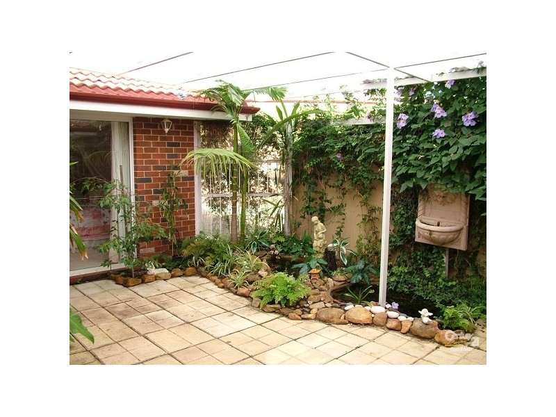 16 Treecrest Gardens, Mount Richon WA 6112