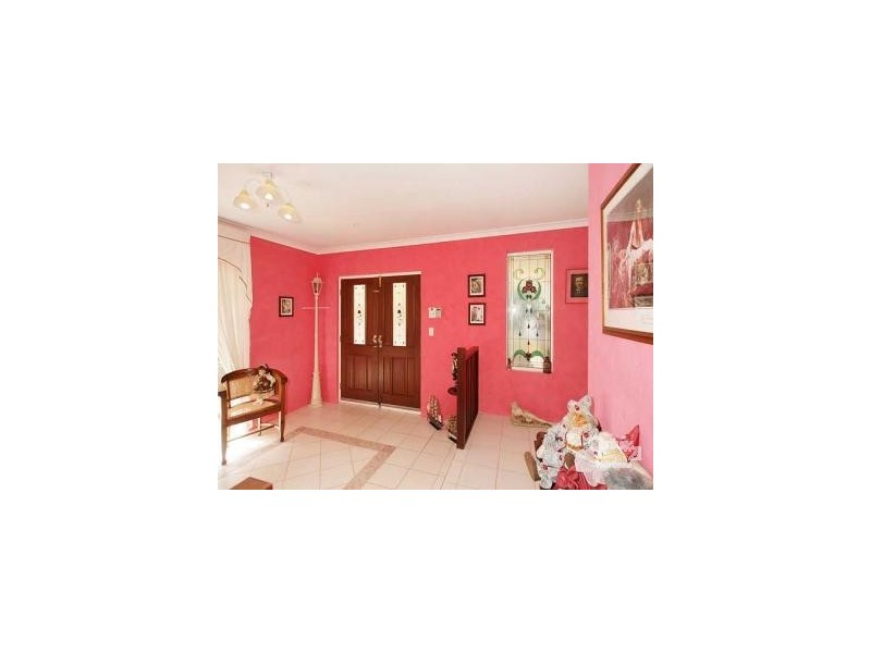 16 Treecrest Gardens, Mount Richon WA 6112