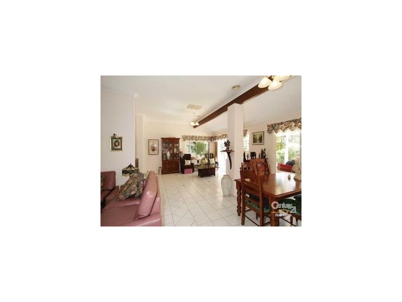 16 Treecrest Gardens, Mount Richon WA 6112