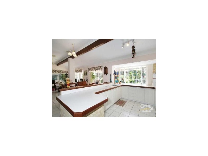 16 Treecrest Gardens, Mount Richon WA 6112