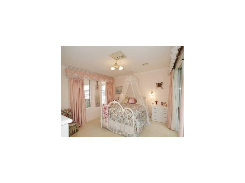 16 Treecrest Gardens, Mount Richon WA 6112