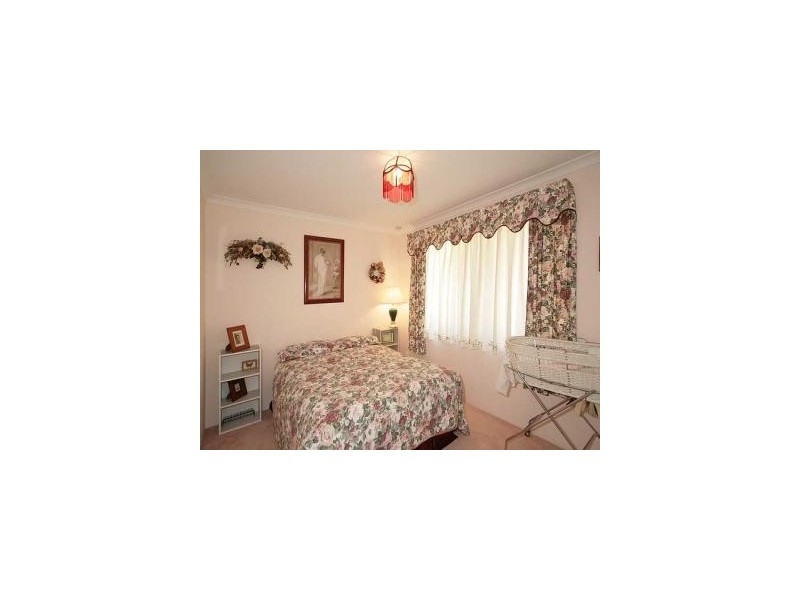 16 Treecrest Gardens, Mount Richon WA 6112