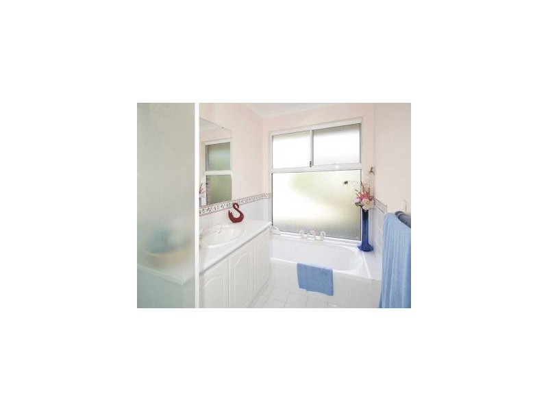 16 Treecrest Gardens, Mount Richon WA 6112