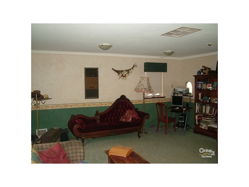 3 Mahara Rd, Kelmscott WA 6111