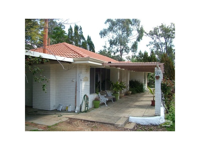 18 Garland Road, Roleystone WA 6111