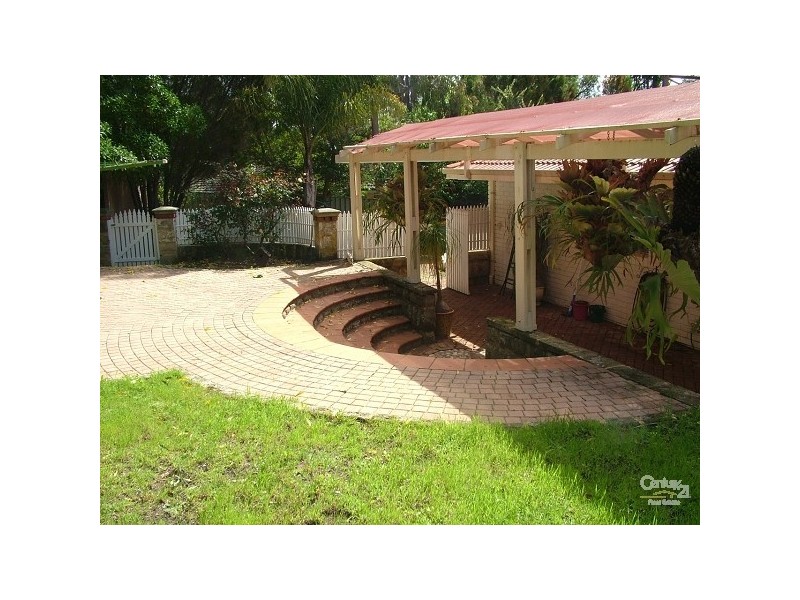 18 Garland Road, Roleystone WA 6111