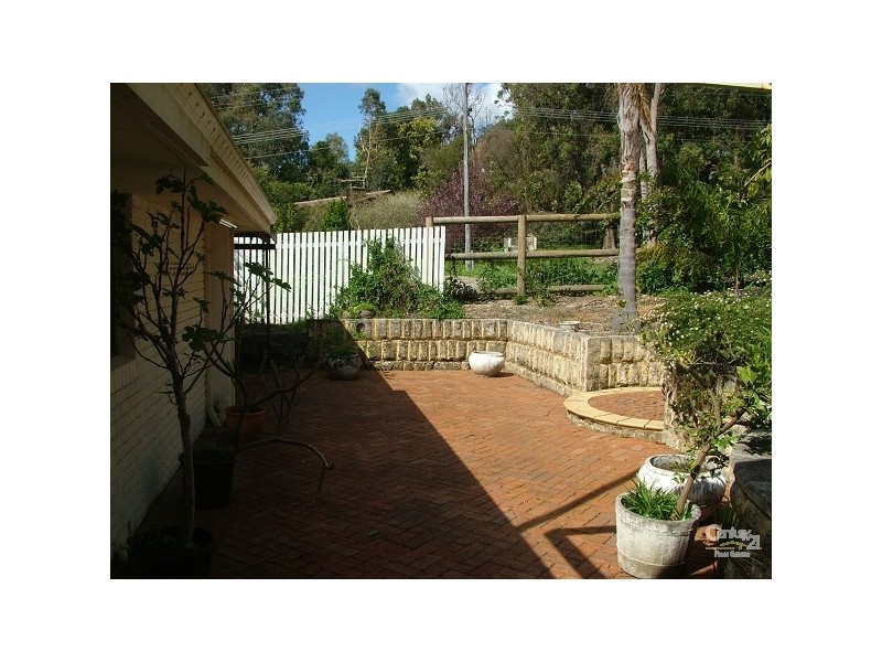 18 Garland Road, Roleystone WA 6111