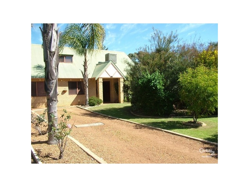 101 Brookton Hwy, Mount Nasura WA 6112