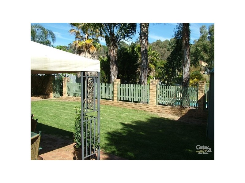 101 Brookton Hwy, Mount Nasura WA 6112