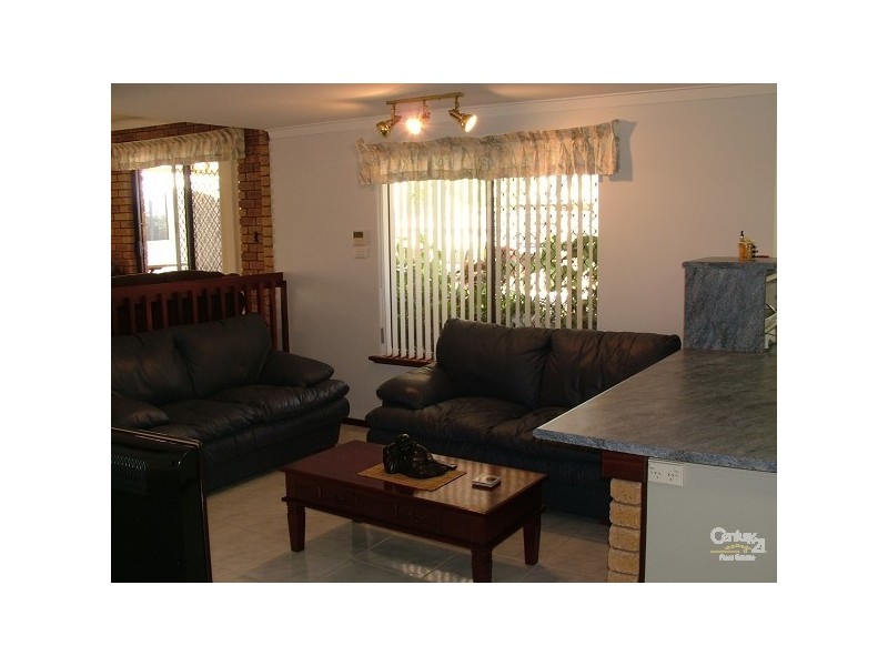 42 Ashley Drive, Kelmscott WA 6111